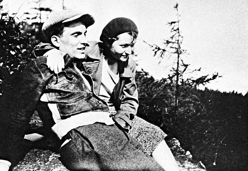 Fučík se svou nastávající ženou Gustou roku 1932 na procházce ve Vysokých Tatrách.