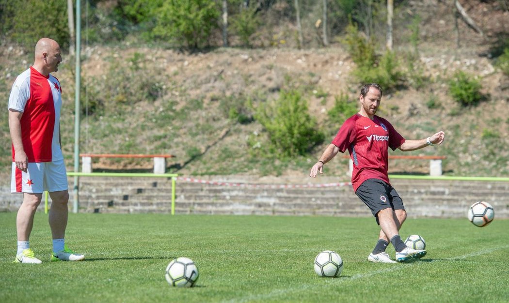 Fotbalový expert ČT Luděk Zelenka čelí kritice. Během zápasu nemístně komentoval vzhled fanynek