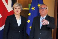 Mayová na „last minute“ jednání s Junckerem: Chce předejít další brexitové blamáži