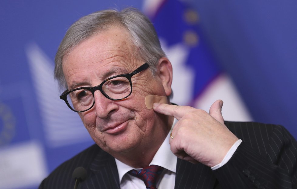Šéf Evropské komise Jean-Claude Juncker jednal s Mayovou o brexitu. A upozornil na to, že se pořezal při holení