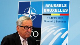 Šéf komise Jean-Claude Juncker nebyl na summitu NATO ve formě. (11.7.2018)