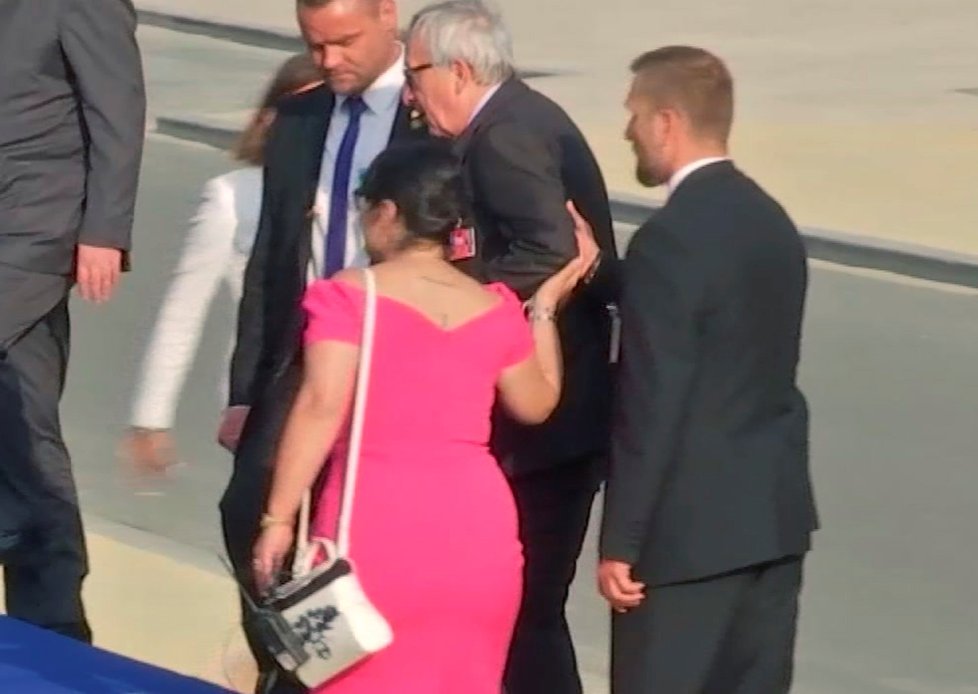 Šéf komise Jean-Claude Juncker nebyl na summitu NATO ve formě. (11.7.2018)