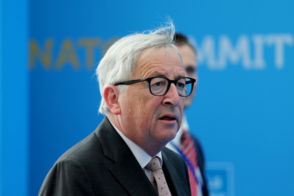 Šéf komise Jean-Claude Juncker nebyl na summitu NATO ve formě. (11.7.2018)