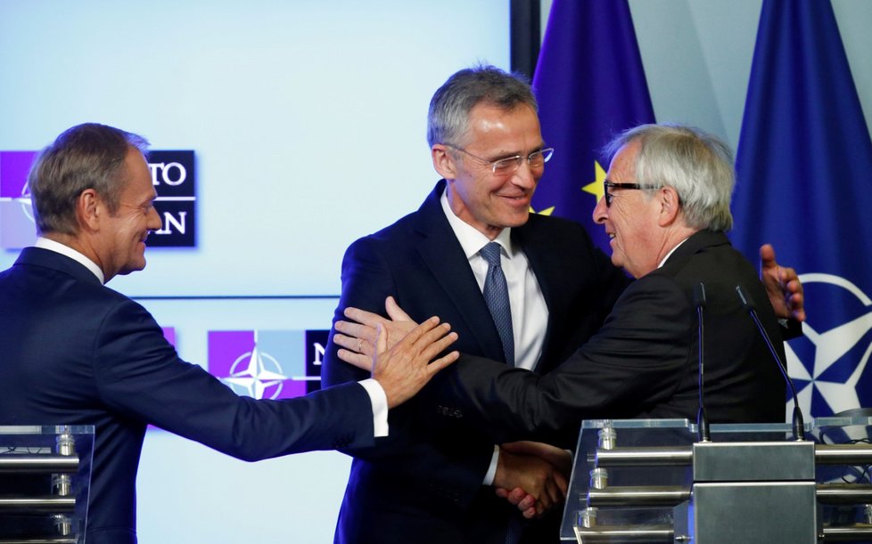 Šéf komise Jean-Claude Juncker nebyl na summitu NATO ve formě. (11.7.2018)