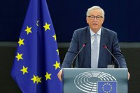 Co s migranty? Šéf Komise Juncker si na „grilovačce“ u poslanců rýpl do Česka