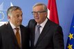 Šéf Evropské komise Jean-Claude Juncker (nalevo) s maďarským premiérem Viktorem Orbánem. Tématem jsou uprchlíci, se kterými má Maďarsko velký problém.