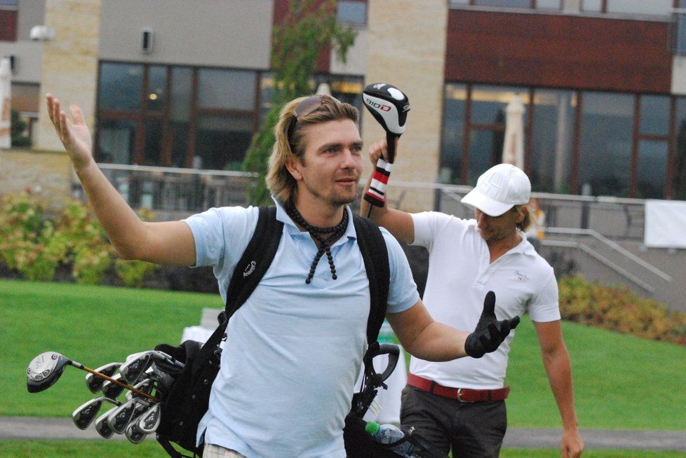 Petr Čadek si užil na golfu bez své manželky Jitky Čvančarové.