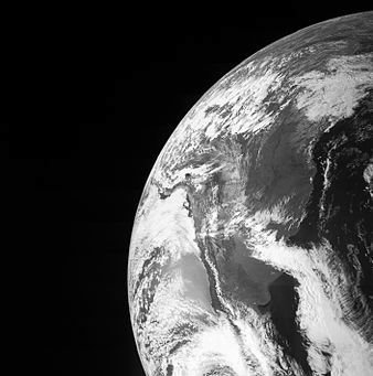 Země z pohledu sondy Juno