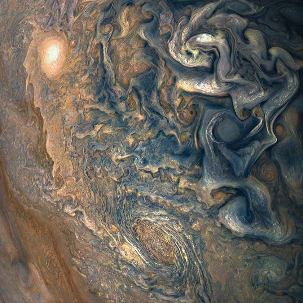 Turbulentní oblaka Jupiteru.