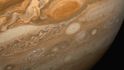 Velká rudá skvrna na Jupiteru se neustále zmenšuje. Kdy zmizí úplně?