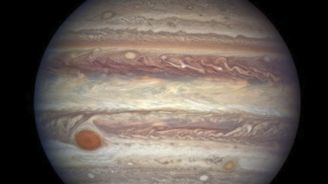 NASA přinesla detailní snímky Jupiterovy skvrny, plynný obr byl vůbec nejblíže Zemi