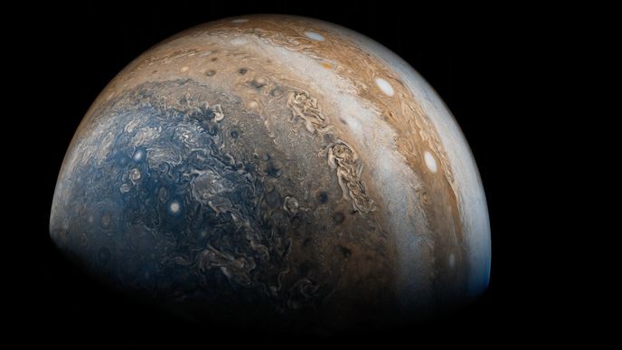 Sonda Juno pořídila další fantastické fotky Jupitera