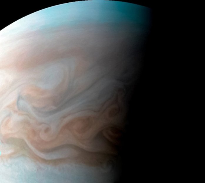 Sonda Juno pořídila další fantastické fotky Jupitera