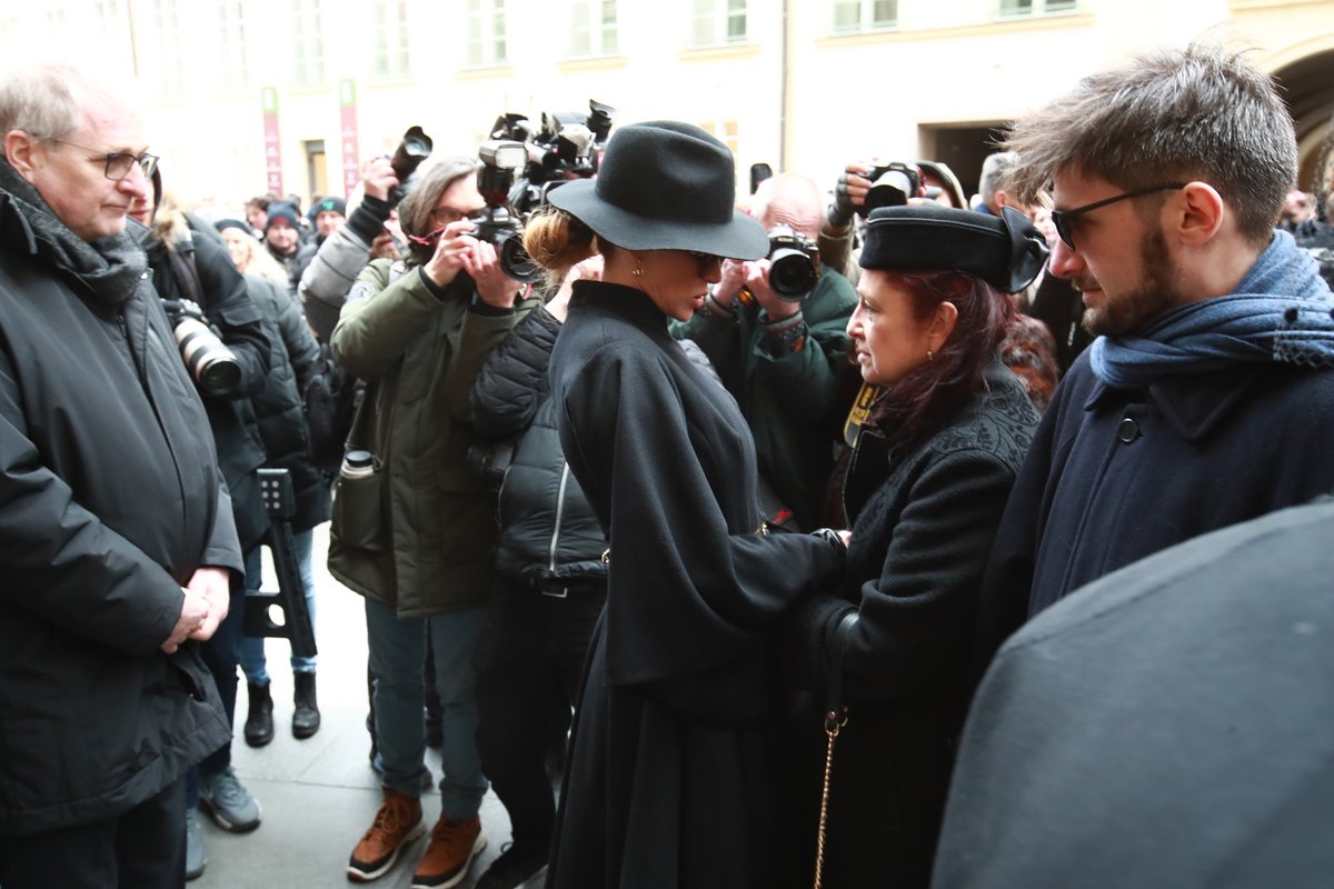 Pohřeb režiséra Juraje Jakubiska - kondolence - Andrea Verešová