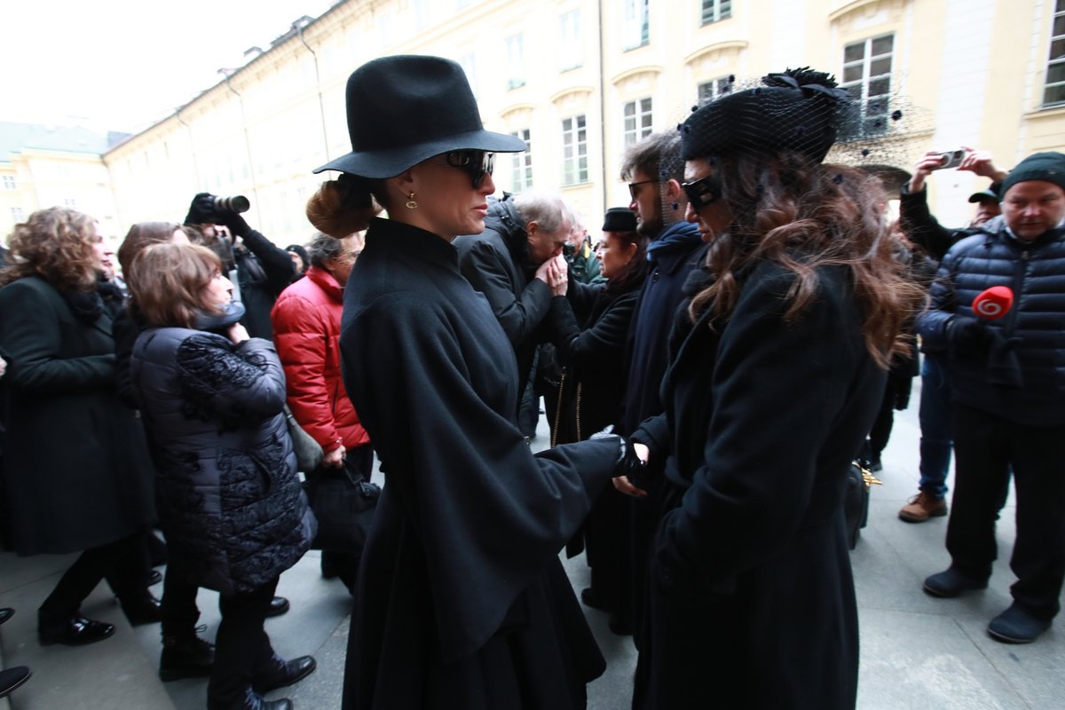 Pohřeb režiséra Juraje Jakubiska - kondolence - Andrea Verešová