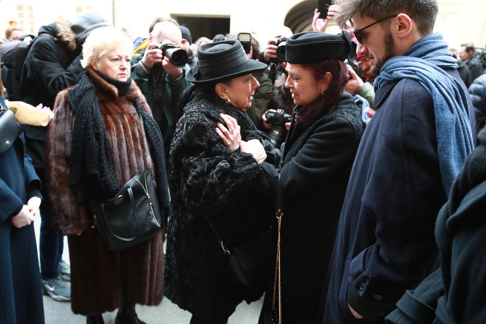 Pohřeb režiséra Juraje Jakubiska - Giovanna Roklová