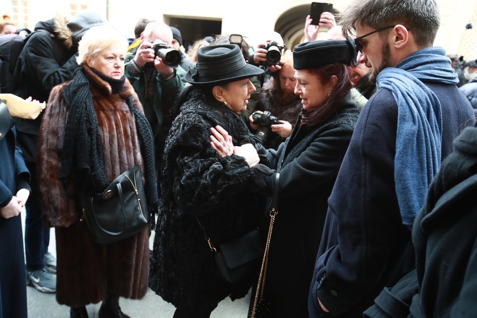 Pohřeb režiséra Juraje Jakubiska - kondolence - Giovanna Roklová