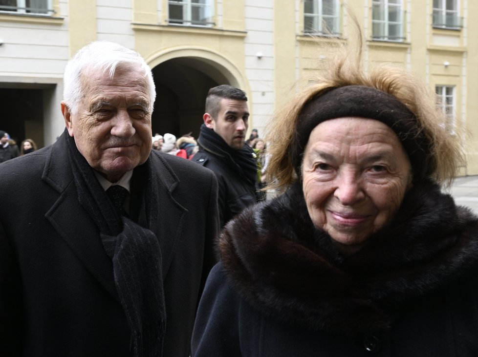 Pohřeb režiséra Juraje Jakubiska - Václav Klaus s manželkou Lívií