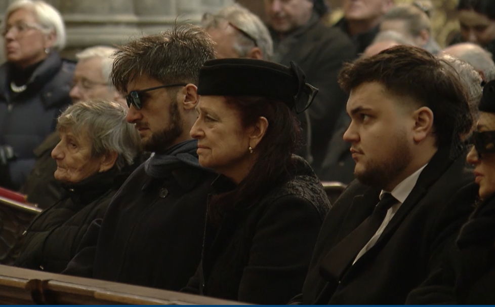Pohřeb režiséra Juraje Jakubiska - truchlící rodina