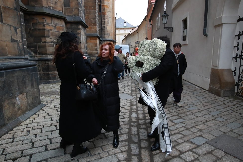 Pohřeb režiséra Juraje Jakubiska - po pohřbu