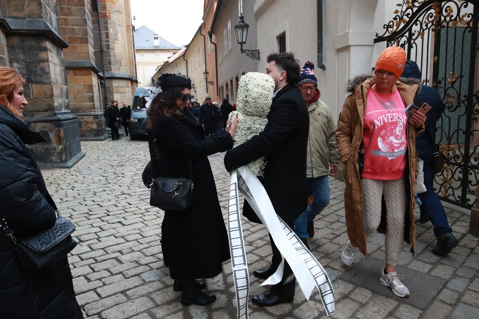 Pohřeb režiséra Juraje Jakubiska - po pohřbu