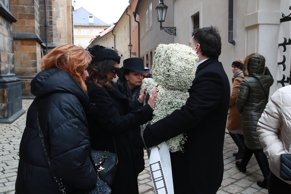 Pohřeb režiséra Juraje Jakubiska - po pohřbu