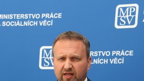Tisková konference Mariana Jurečky (KDU-ČSL) k důchodové reformě. (17. 7. 2023)