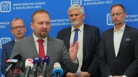 Ministr práce a sociálních věcí Marian Jurečka (KDU-ČSL) se zástupci dalších institucí představil kampaň zaměřenou na energetickou soběstačnost českých domácností