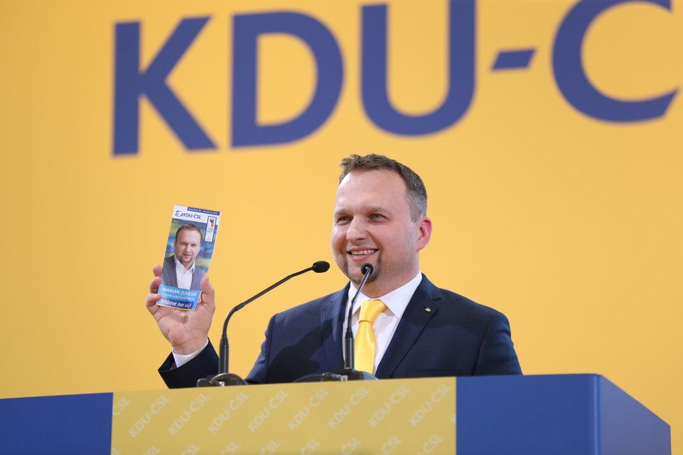 Marian Jurečka při kandidátském projevu na předsedu KDU-ČSL. Postoupil sice do druhé kola, předsedou se ale nestal. Do vedení strany už pak ani nekandidoval