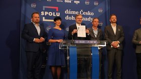 Volby 2021 a koalice Spolu a PirStan: Zleva Marian Jurečka (KDU-ČSL), Markéta Pekarová Adamová (TOP 09), Petr Fiala (ODS), Ivan Bartoš (Piráti) a Vít Rakušan (STAN)