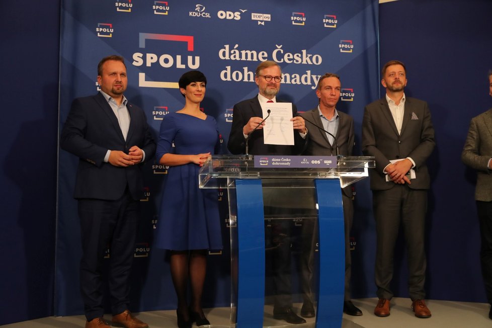 Volby 2021 a koalice Spolu a PirStan: Zleva Marian Jurečka (KDU-ČSL), Markéta Pekarová Adamová (TOP 09), Petr Fiala (ODS), Ivan Bartoš (Piráti) a Vít Rakušan (STAN)