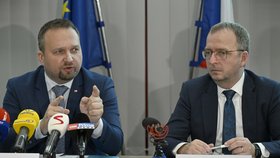 Ministr životního prostředí Marian Jurečka (vlevo) a ředitel Státního fondu životního prostředí ČR Petr Valdman vystoupili na tiskové konferenci ke spuštění dotačního programu Nová zelená úsporám Light.