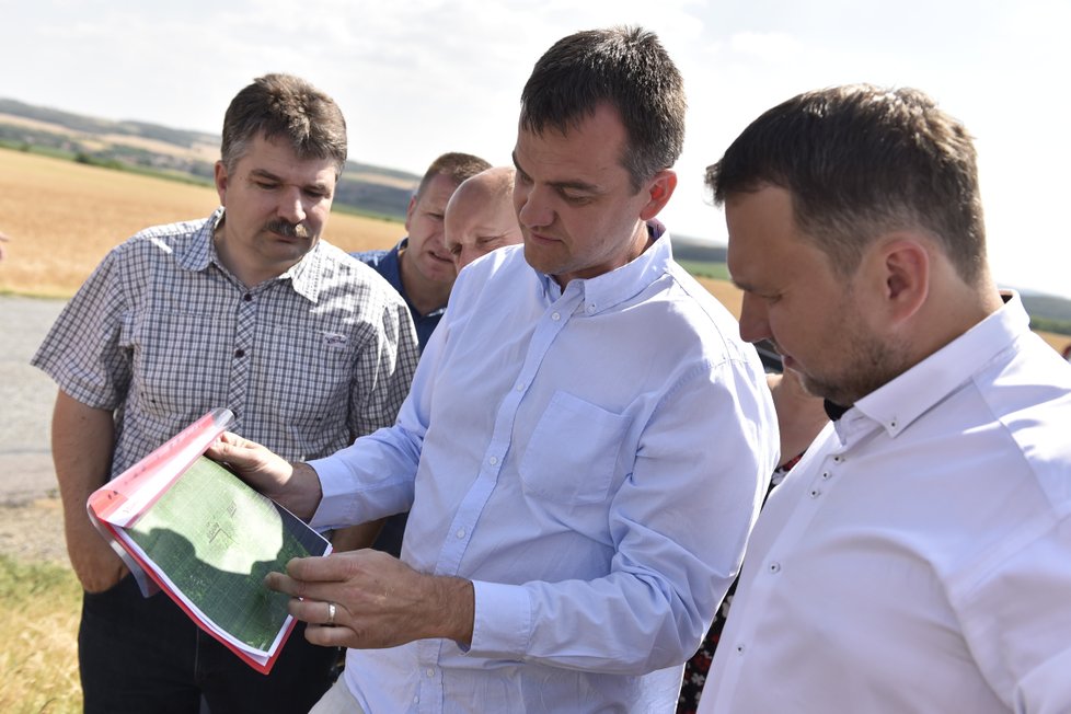 Ministr Jurečka se zemědělci řeší i sucho.