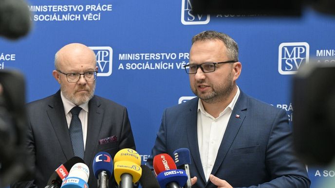 Se zástupci nespokojených lékařů se v pátek sešel ministr zdravotnictví Vlastimil Válek a ministr práce Marian Jurečka.