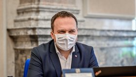 Vicepremiér a ministr práce a sociálních věcí Marian Jurečka v jednacím sále Strakovy akademie