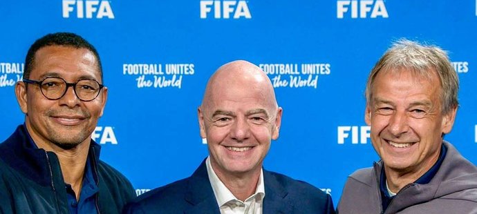 Jürgen Klinsmann (vpravo)