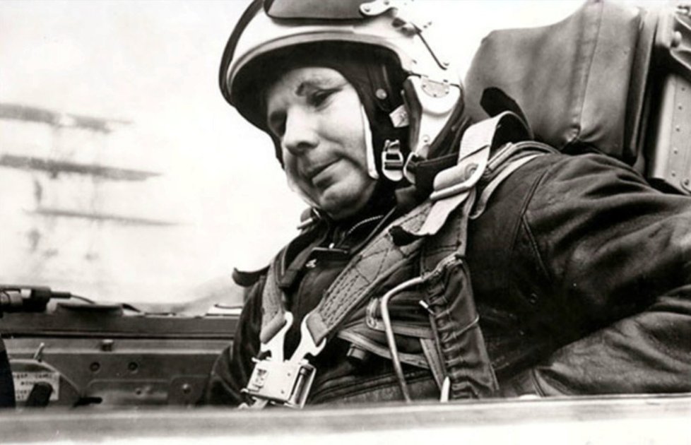 Podzim 1967: Gagarin v kabině MiG 15 UTI