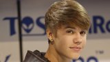 Bieber dostal v USA za házení vajíček podmínku a veřejné práce