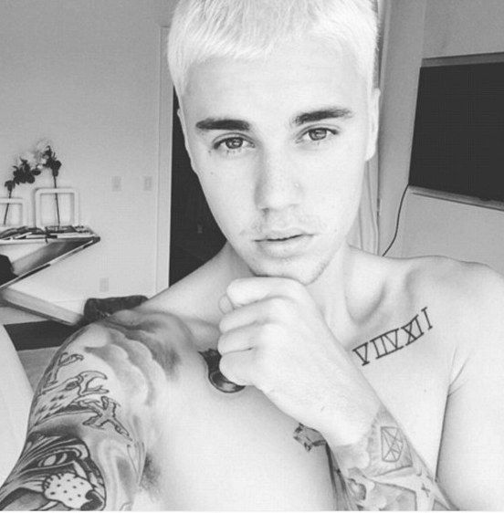 Bieber se pochlubil na Instagramu, že po bitce nemá na tváři ani škrábanec.