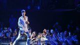 Justin Bieber ukončil koncert po první písni. Vadily mu rozvášněné fanynky v první řadě