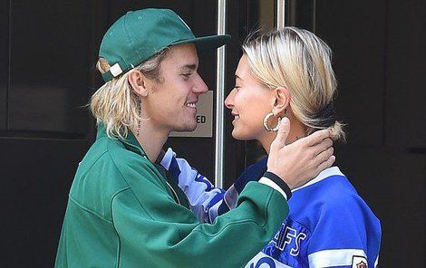 Justin Bieber se svou snoubenkou Hailey Baldwin