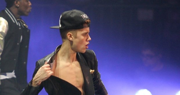 Justin byl napaden na koncertu