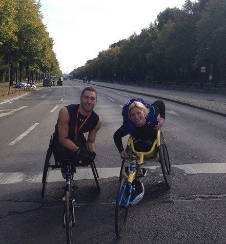 Justin těsně po dokončení berlínského maratonu