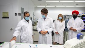 Vědci z celého světa pracují na vývoji vakcíny: Výzkum probíhá i v Kanadě. Zařízení navštívil premiér Justin Trudeau