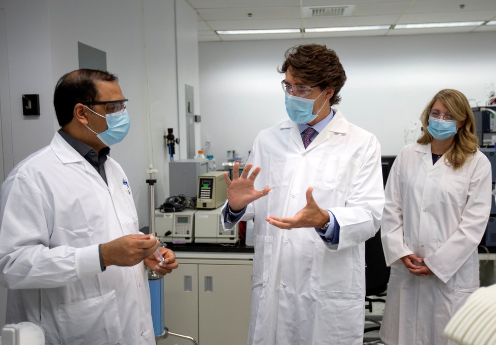 Na vývoji vakcíny pracují i v Kanadě. Zařízení navštívil premiér Justin Trudeau.