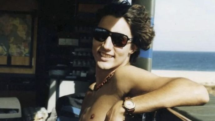 Fotky, z nichž Kanaďané šílí. Jejich premiér byl jako mladý k pohledání...