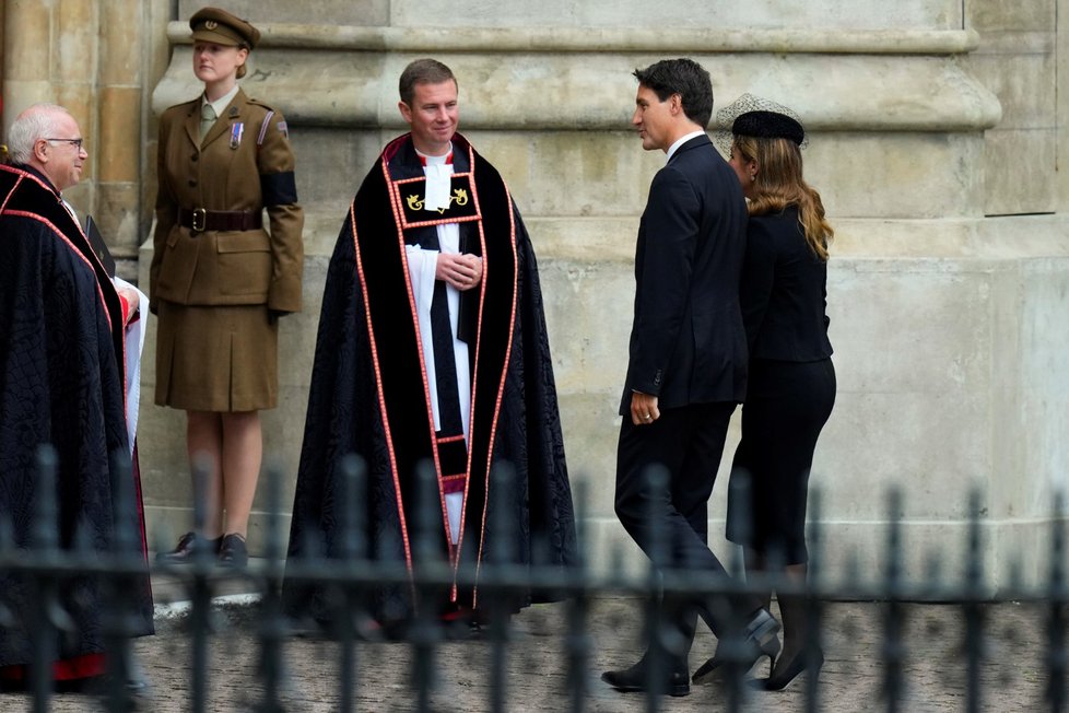 Pohřeb královny navštívil i premiér Kanady Justin Trudeau