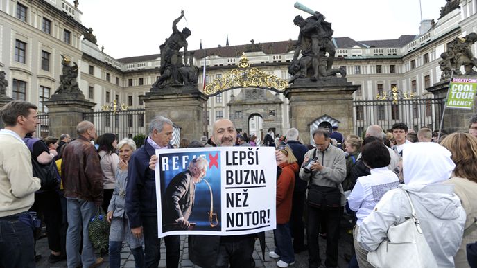 Lepší buzna než notor, vzkazuje Jiří. X. Doležal prezidentu Zemanovi