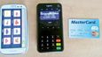K přijetí platby kartou bude obchodníkovi stačit chytrý telefon, datový tarif a zařízení Ingenico iSMP Companion, které firma MasterCard certifikovala pro český trh