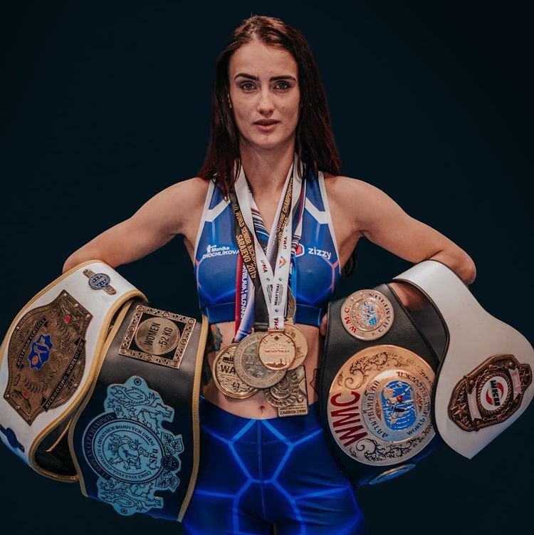 Skvělá slovenská profesionální Muay Thai bojovnice a kickboxerka Monika Chochlíková